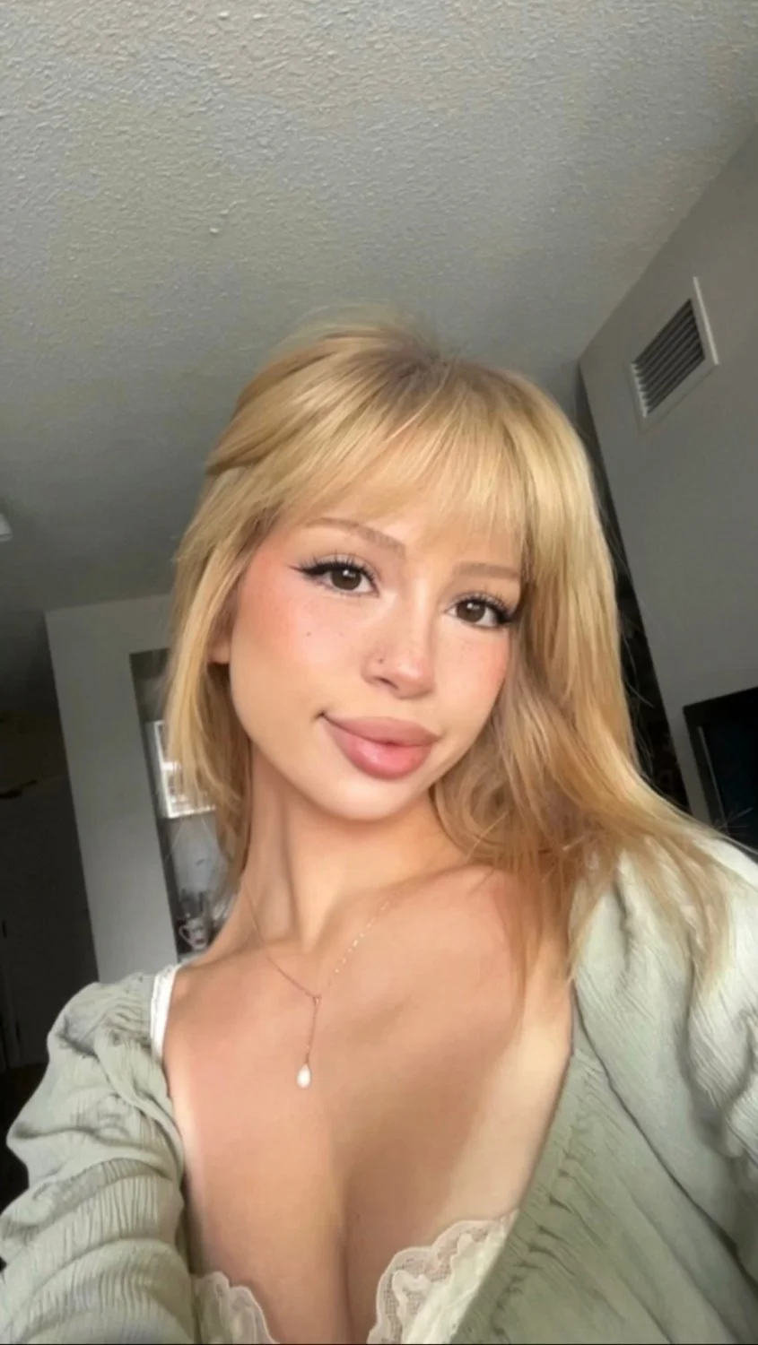 Perfect blonde bimbo IRL college pawg image 8