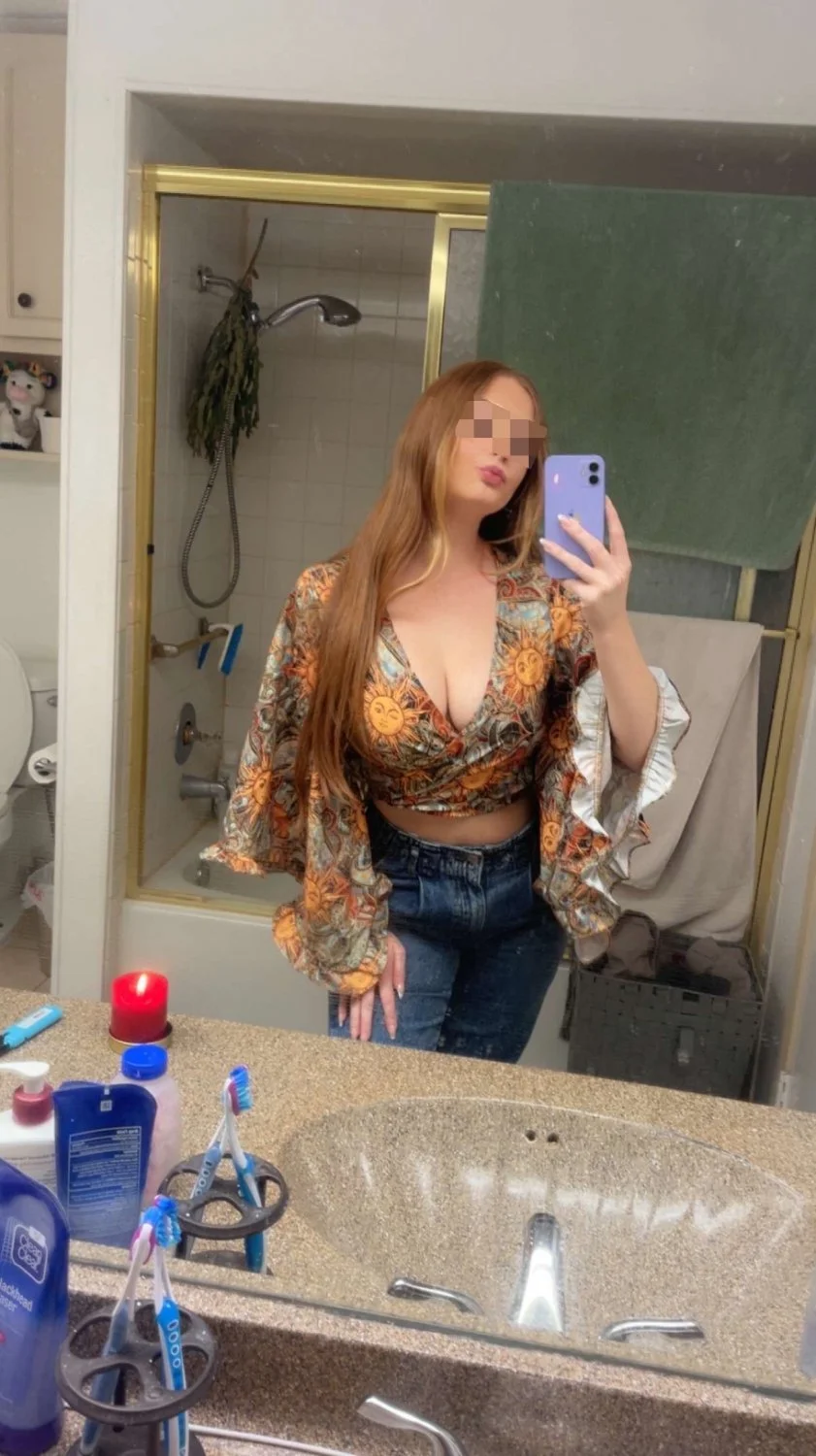 Wifey loves taking nudes image 3