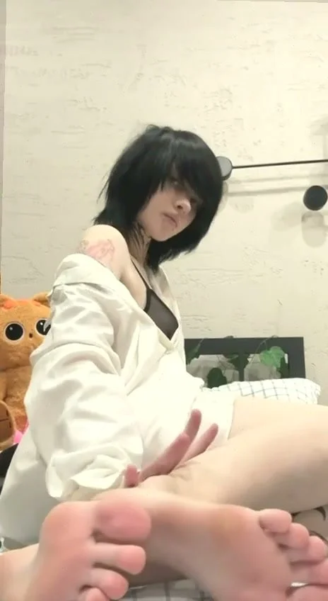 🔞 Sexy perfect ass petite masturbating naked wet pussy 🍑💦 OF now main image