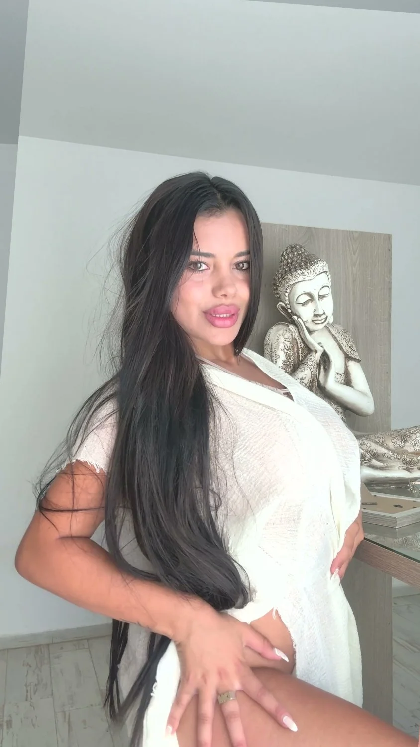 🔞 small tits horny slut pussy eating shaved pussy nude 🍑💦 OF image 4