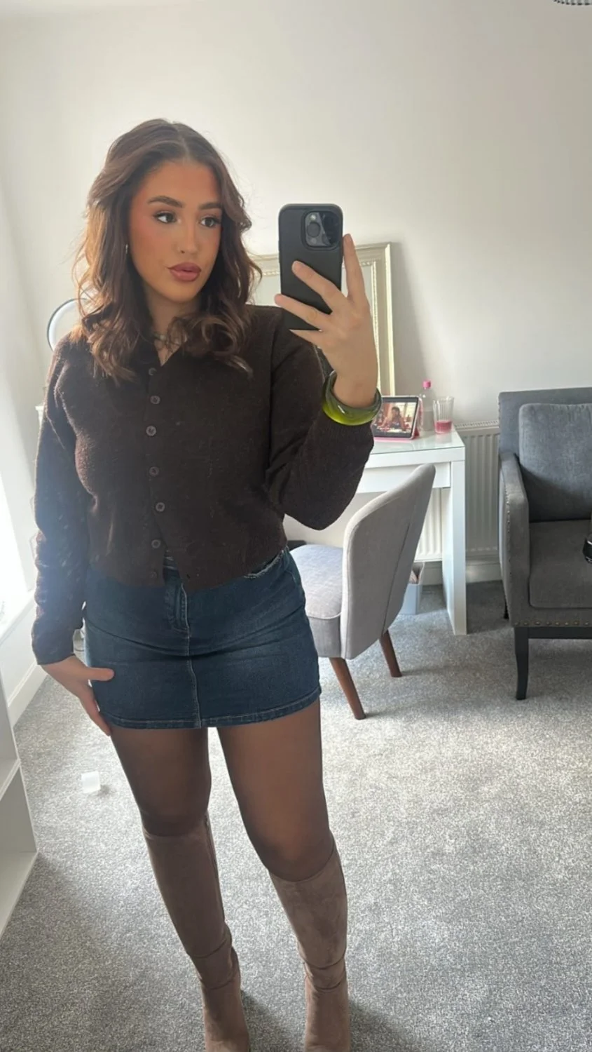Hot brunette with big titts and ass uk pawg chav image 2