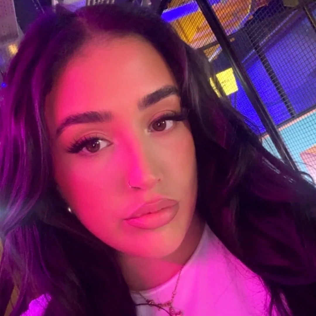 Hot brunette with big titts and ass uk pawg chav image 6