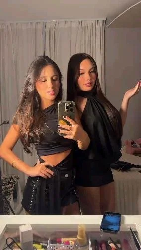 Lindinhas...Vicky Queiroz a beleza novinha , gatinha morena , tao gostosa !!! main image