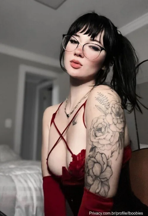 Iboobies gothic girl image 5