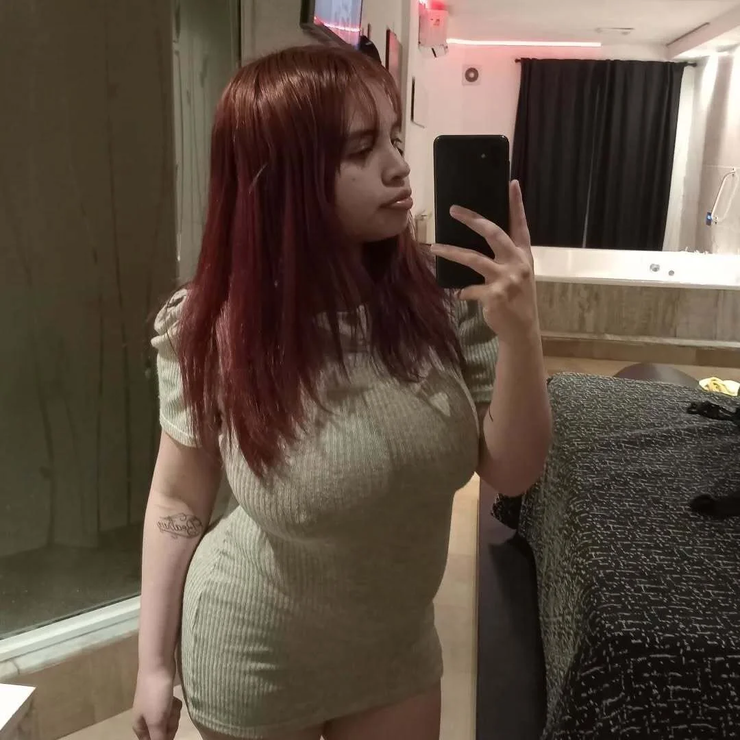 Pendeja Argentina morocha culona rica petera mamando verga a su novio tetona morenita image 2