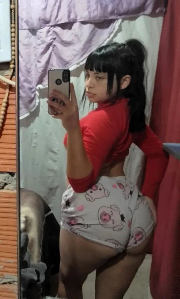Pendeja Argentina morocha culona rica petera mamando verga a su novio tetona morenita image 3