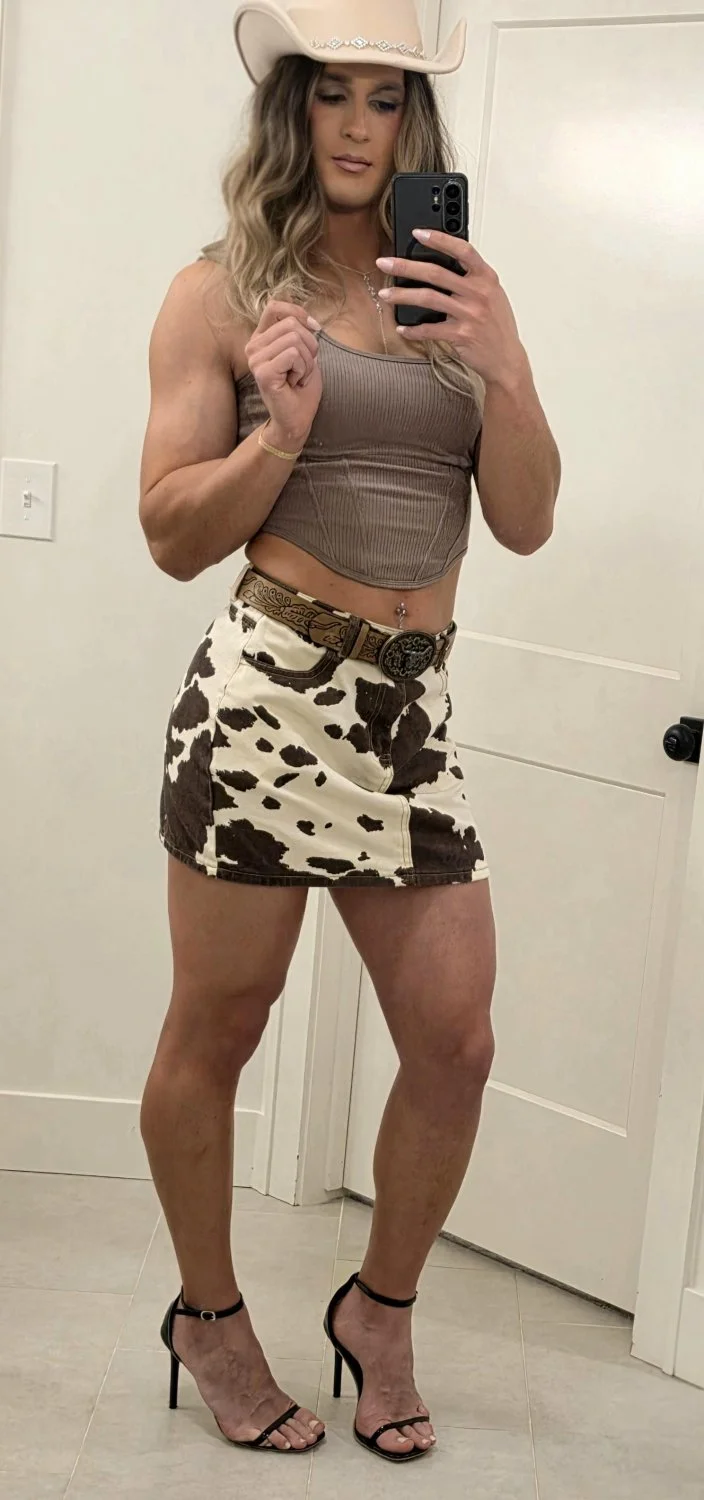 Crossdresser muscle image 2