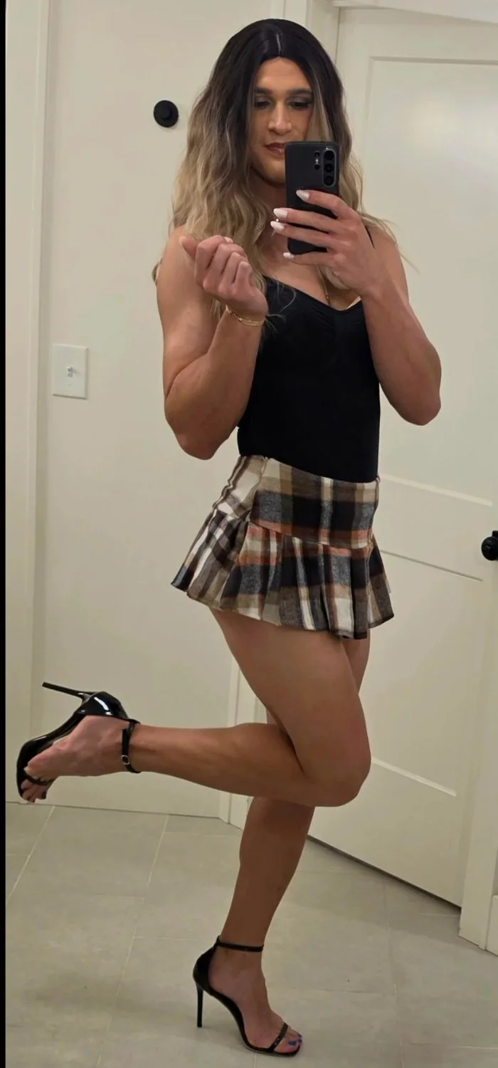 Crossdresser muscle image 9