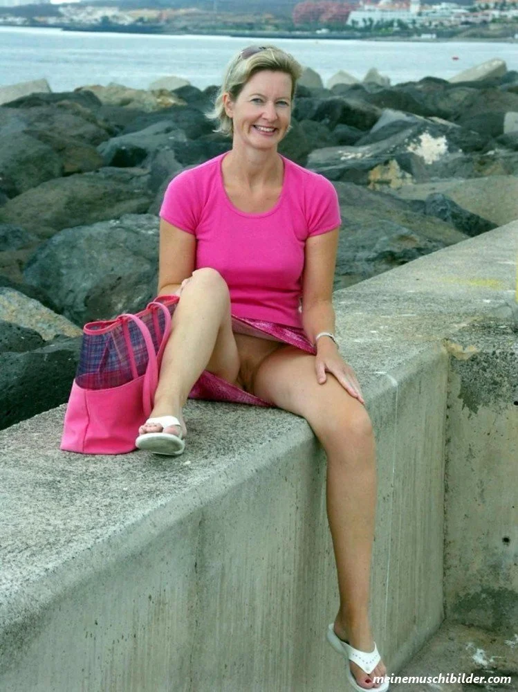 Upskirt 11 image 18
