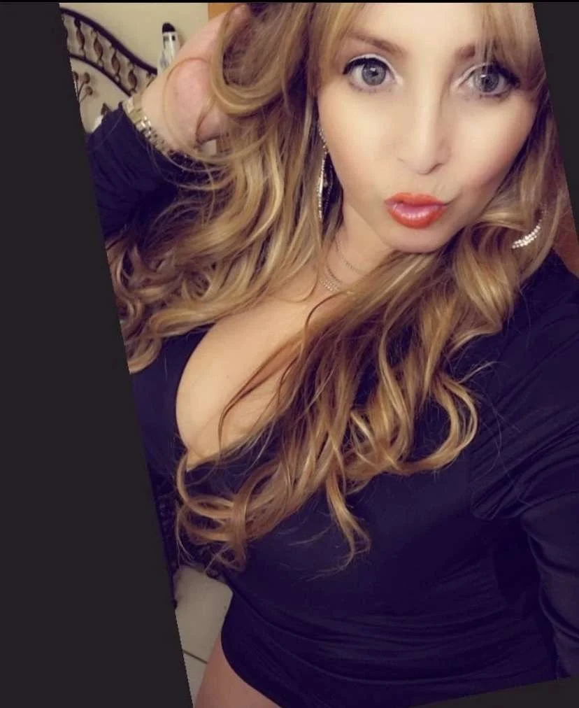 Sexy slutty MILF image 3