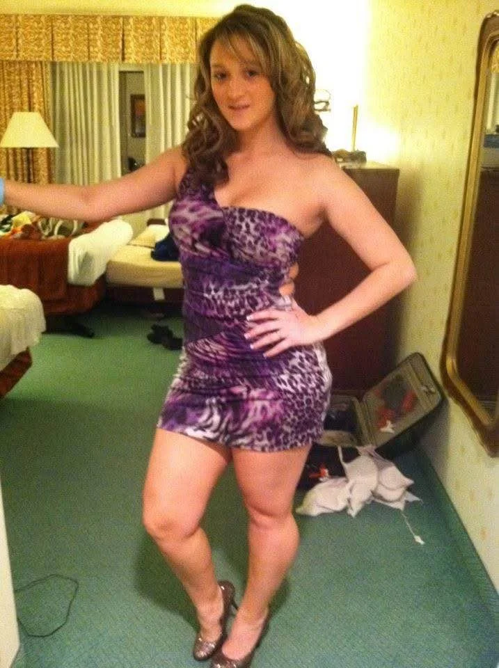 Pretty cumslut Amanda, 41, from Vegas, sharing herself to me, Kik jimtong2025 to share yours image 11