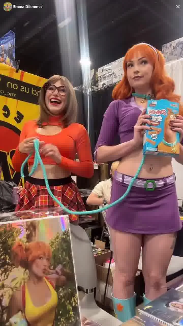 tiktok live velma daphne cosplay image 3