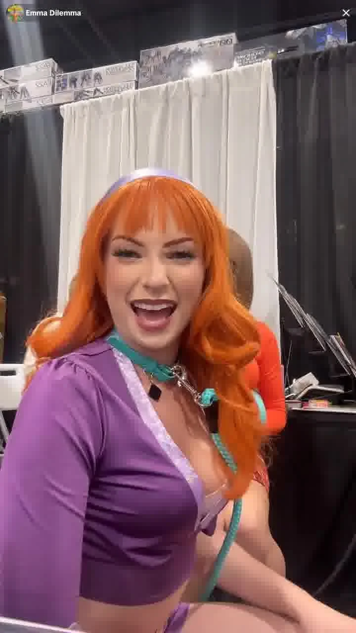tiktok live velma daphne cosplay image 4