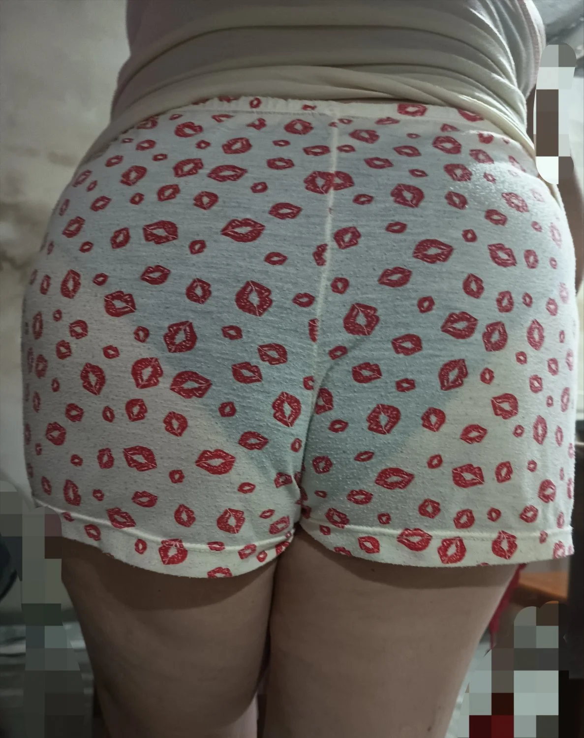Minha esposa gostosa rabuda distraída aqui em casa image 6