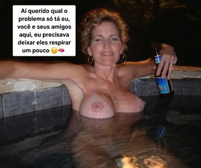 Que perfeita essa coroa de silicone, safada, gostosa demais cover image