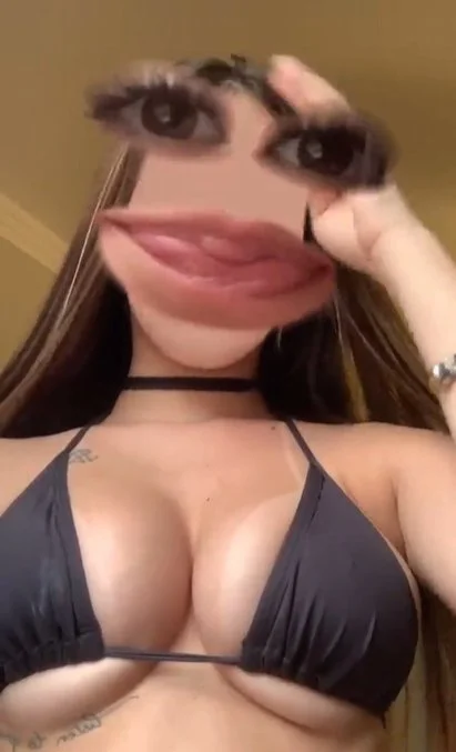 Novinha gostosa em live main image