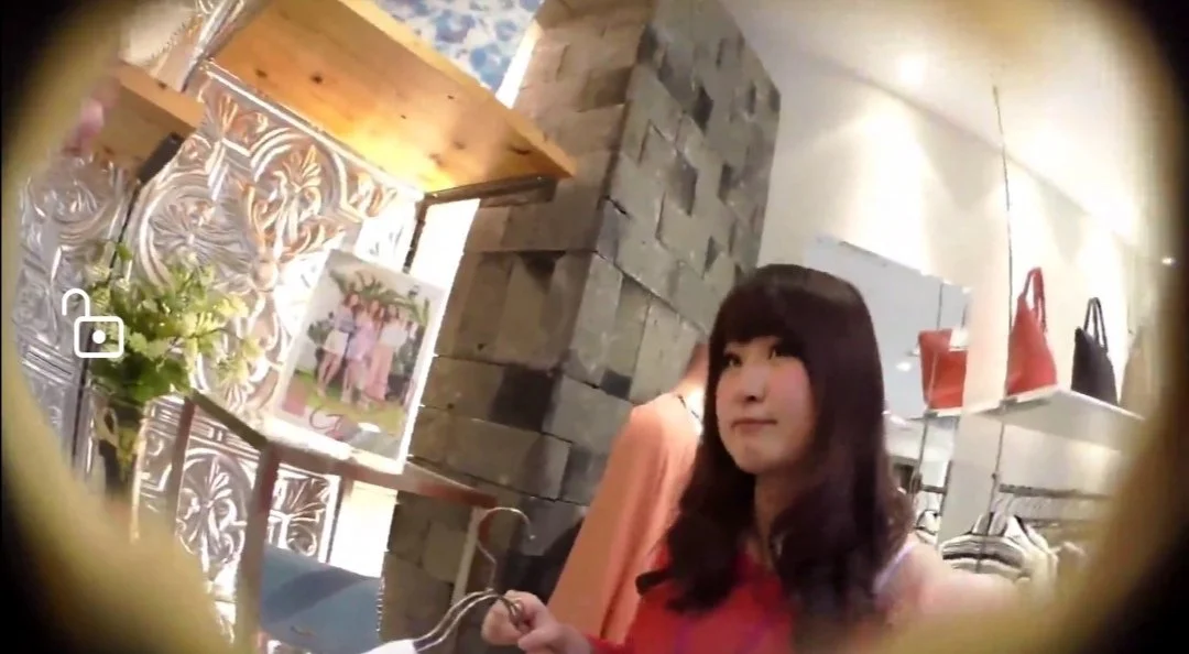 🔚Japanese　逆さの英雄　店員3人　逆さ　美人さんのパンティが見れる幸せを貴兄へ　抜き所満載　抜きすぎ注意⚠️　ソフトエロ　一発やりたい image 3