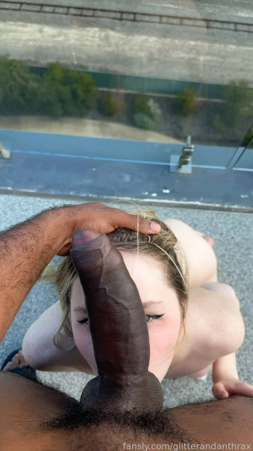 Esposinha branquinha de corno só gosta de pau preto, ela humilha o corninho de todas as formas image 21