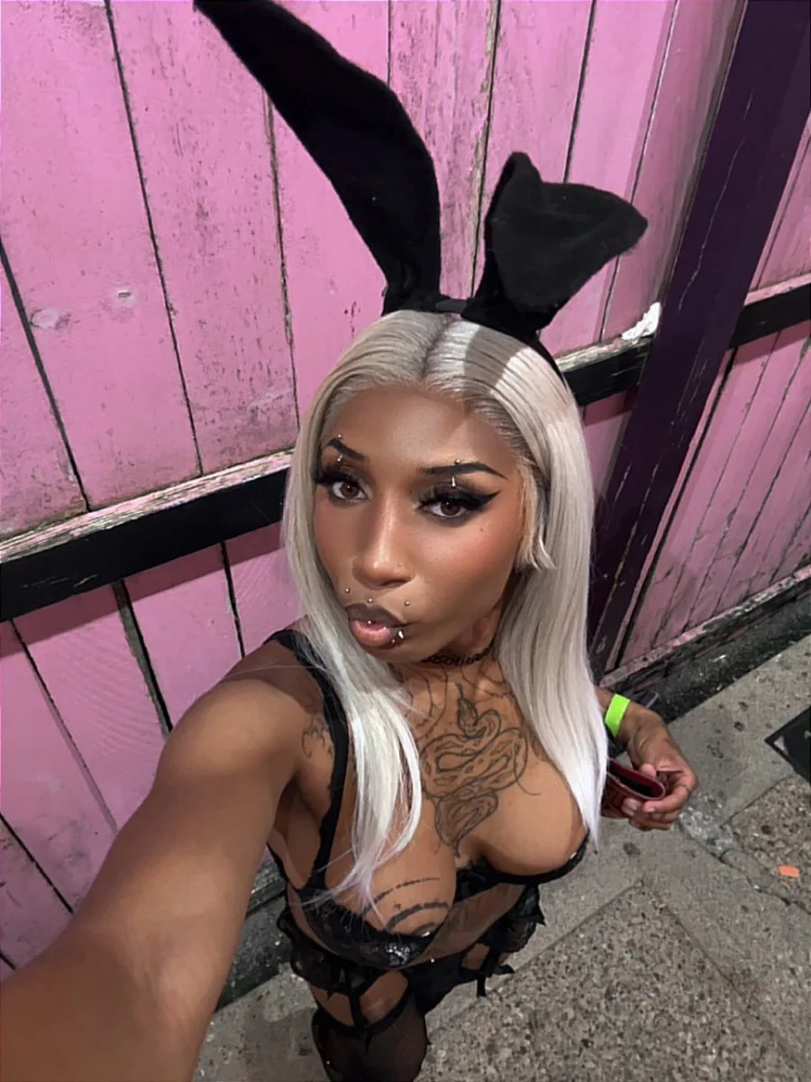 Love her tits image 19