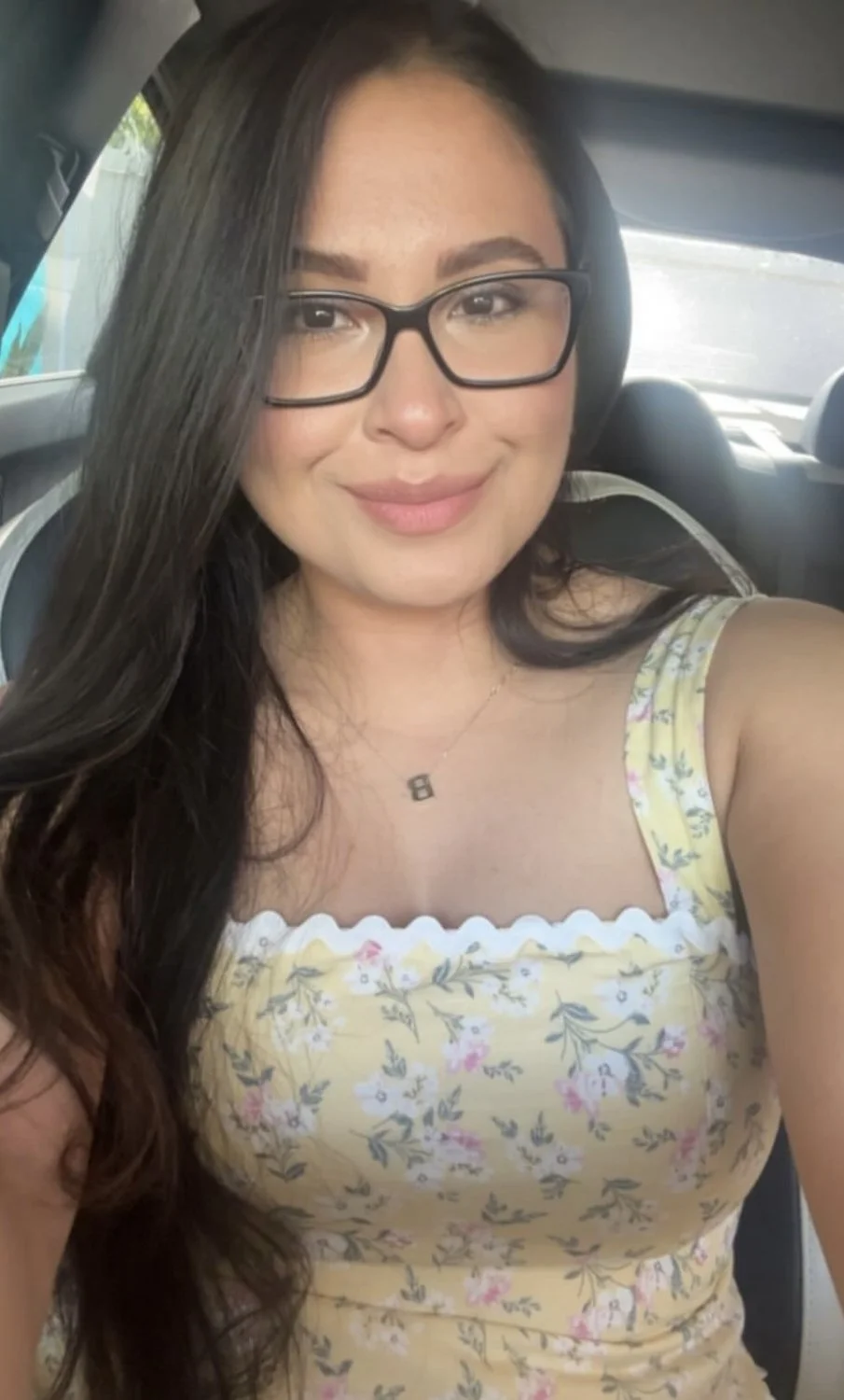 Thick sexy Latina with big tits image 3