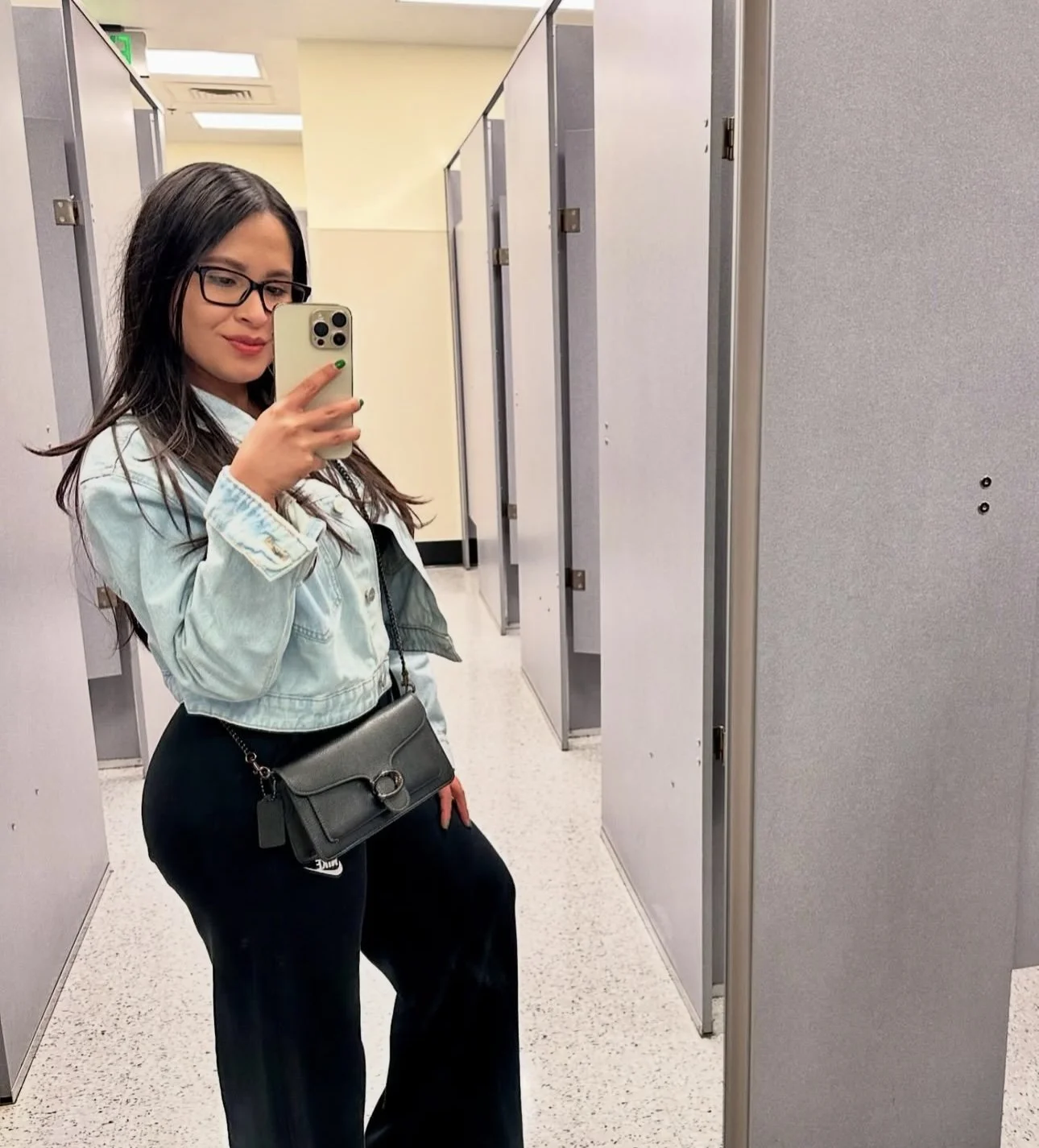 Thick sexy Latina with big tits image 7