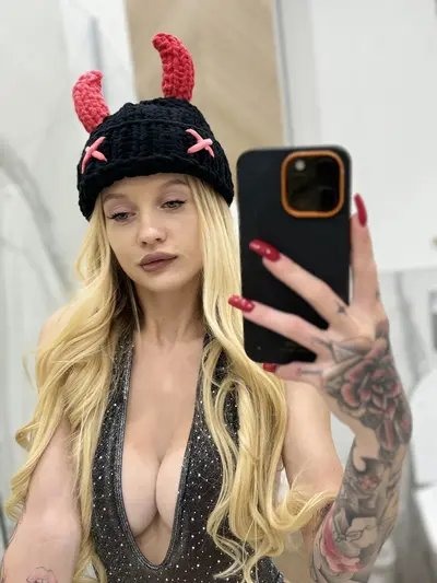 Cute Model 🍒 cover image
