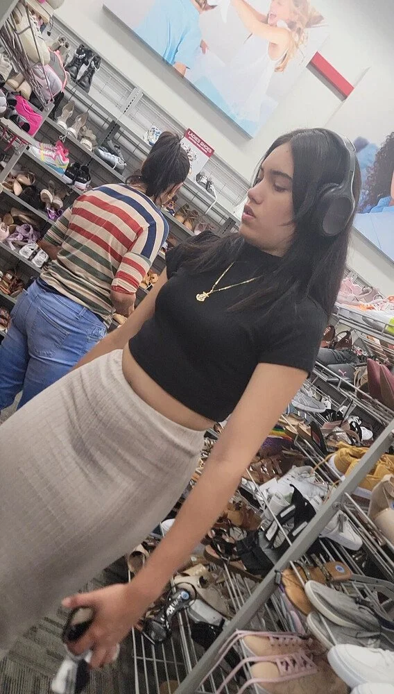 Small Latina main image