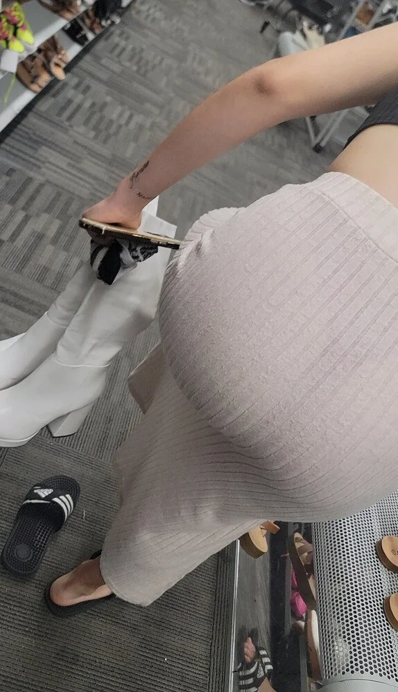 Small Latina image 8
