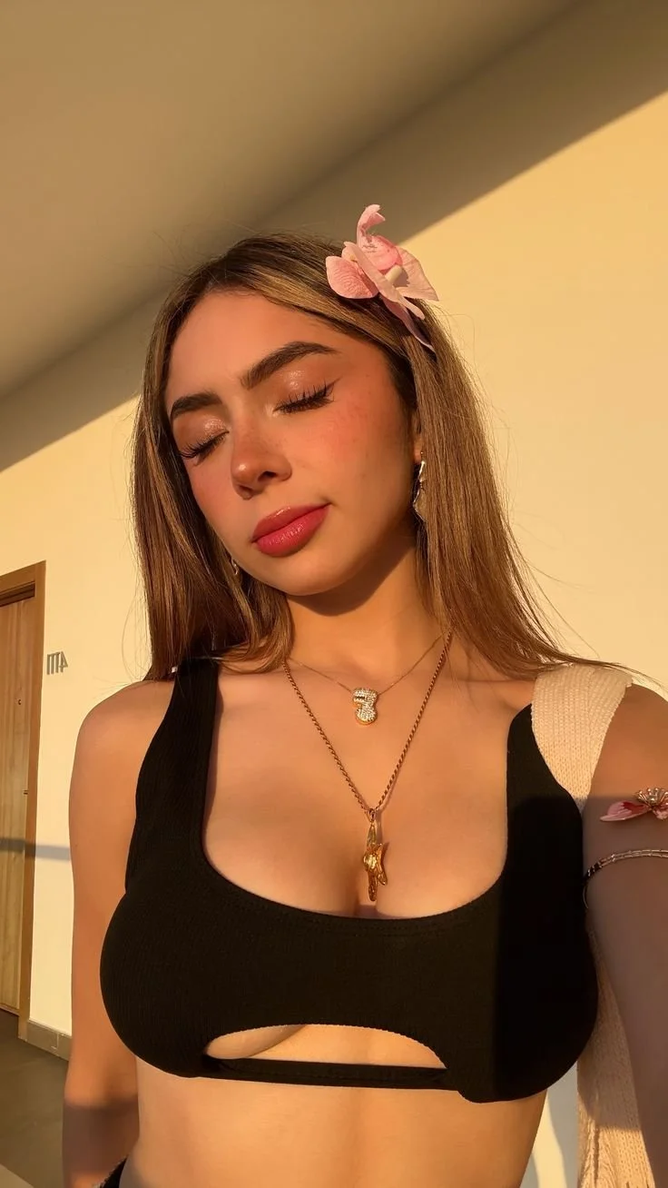 Karen torres mostrando sus jugosas tetas en la bañera 🫦😈 💦 main image