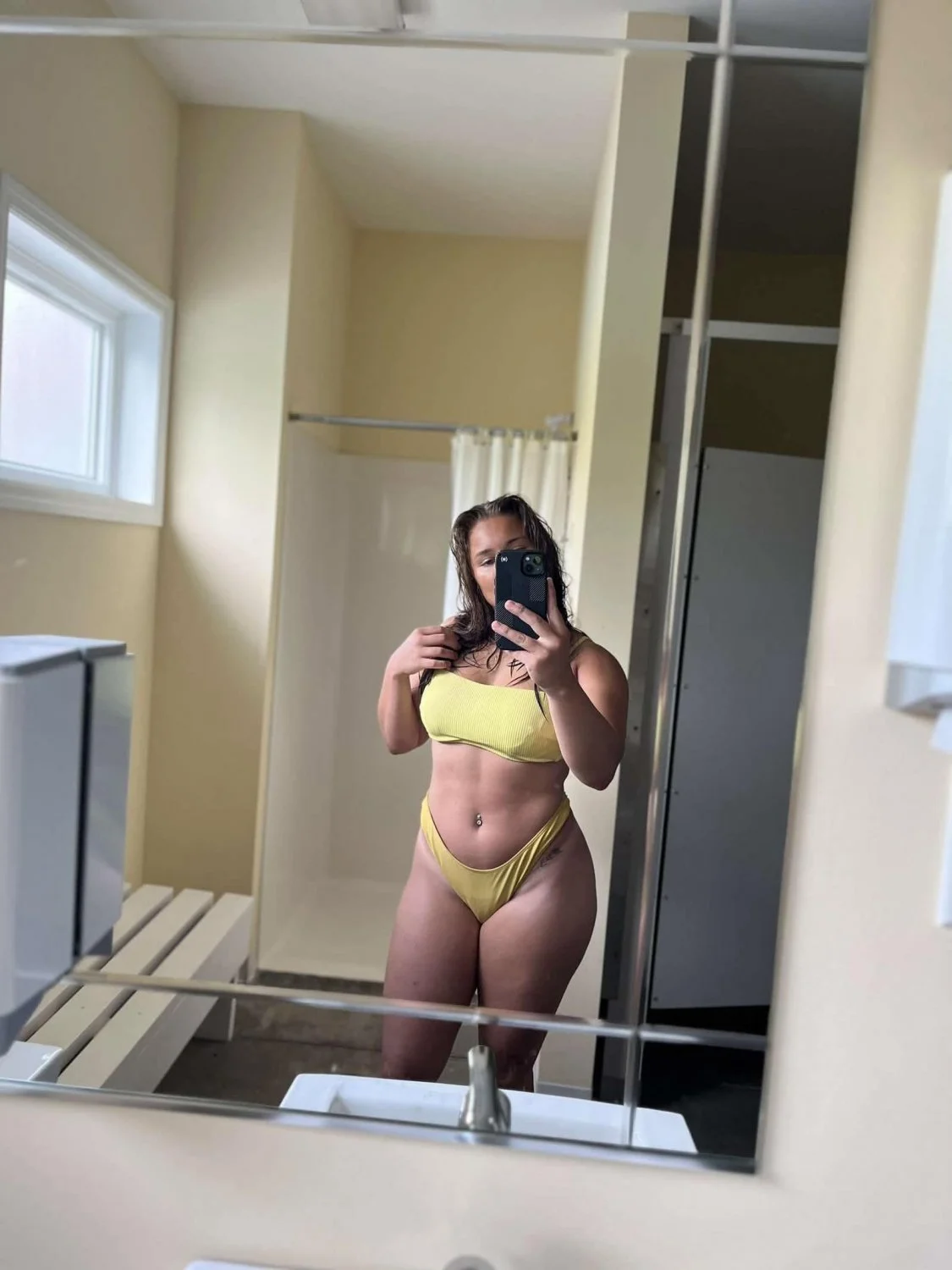 Emma 24 image 2