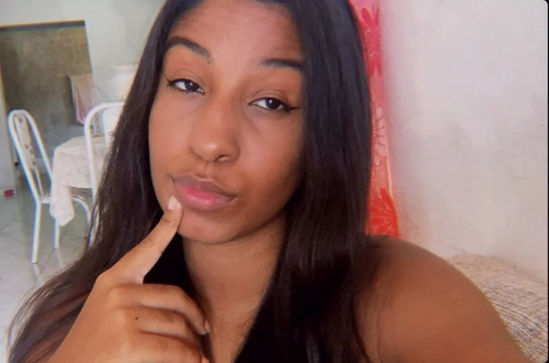 Pretinha safada caiu na net rebolando gostoso pro ficante image 10