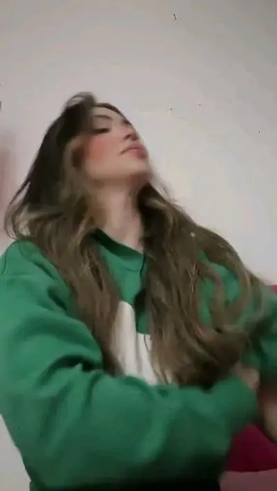 Nova video e foto na Melody...Melody delicinha , muito gostosa cover image