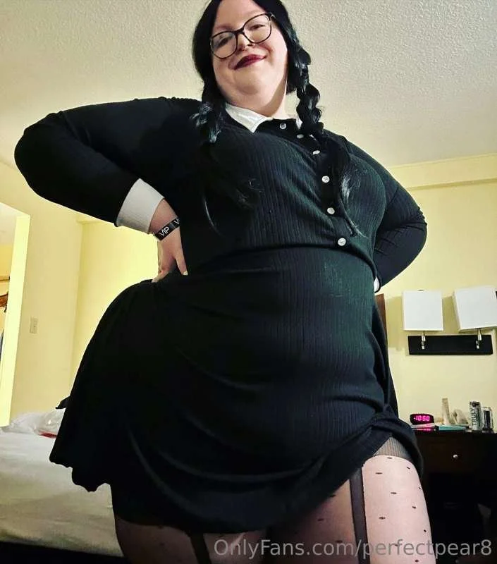NerdY pAwG bbw w1t A b1G b00tY ! image 3