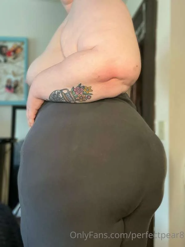 NerdY pAwG bbw w1t A b1G b00tY ! image 4