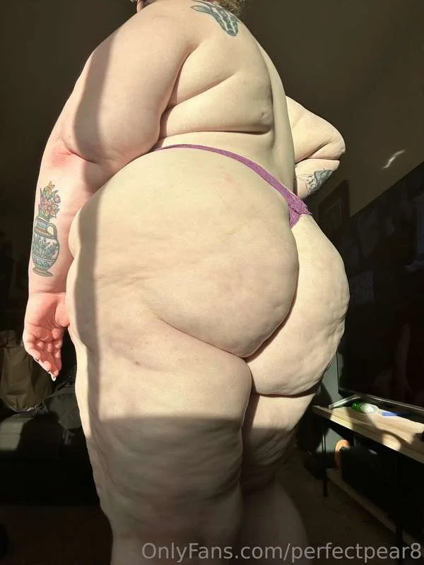 NerdY pAwG bbw w1t A b1G b00tY ! image 45
