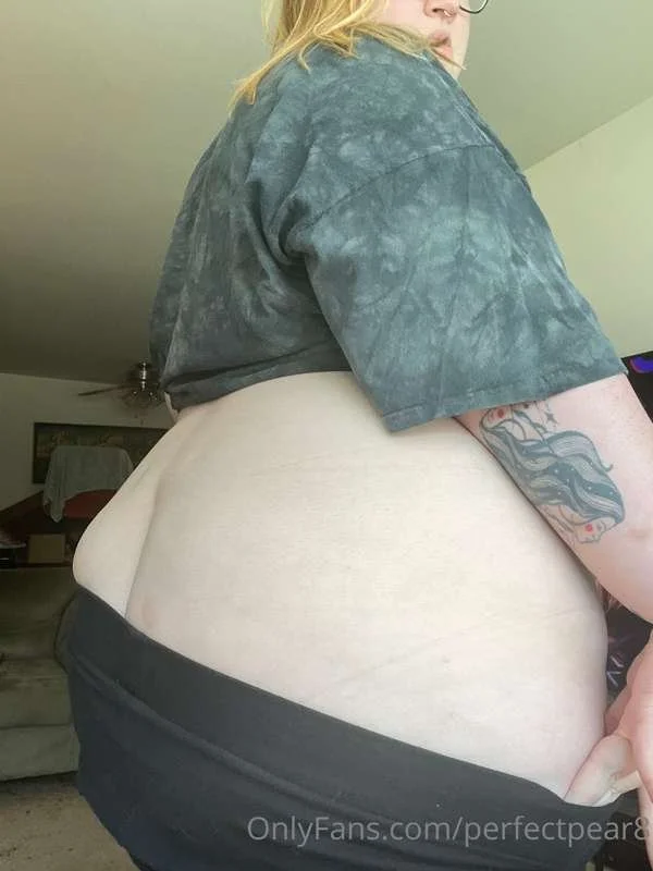 NerdY pAwG bbw w1t A b1G b00tY ! image 6