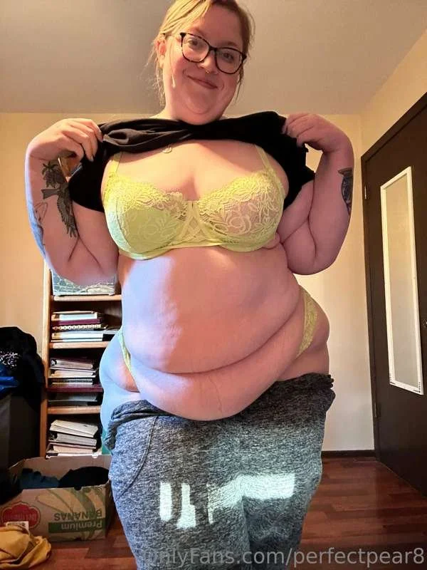 NerdY pAwG bbw w1t A b1G b00tY ! image 8