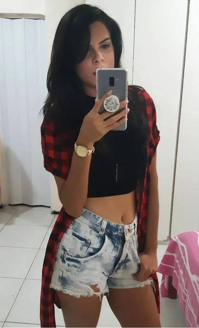 Novinha linda pelada em fotos caseiras image 17