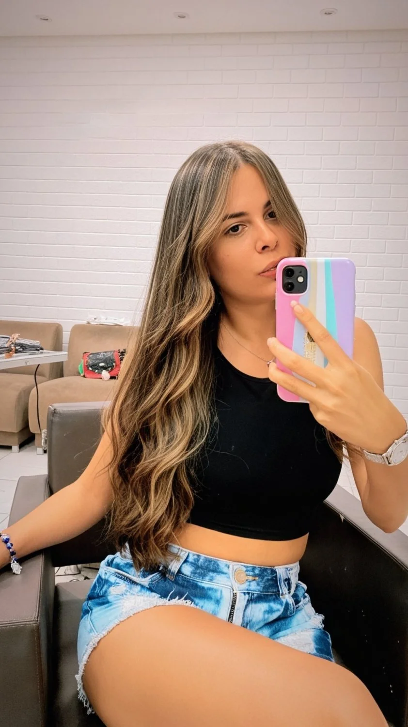 Novinha linda pelada em fotos caseiras image 2