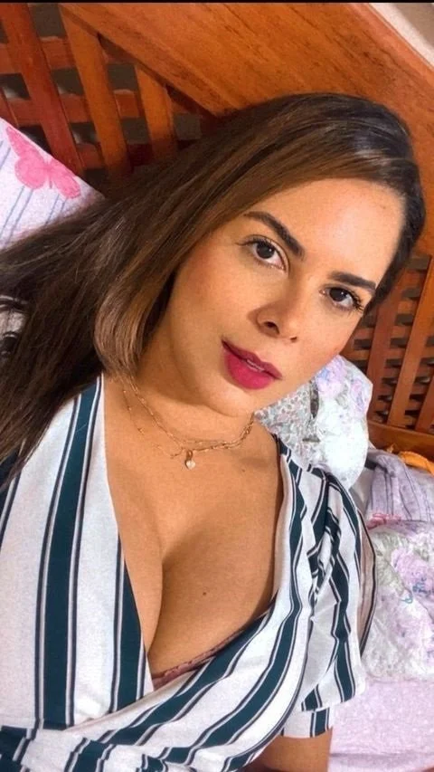 Novinha linda pelada em fotos caseiras image 4