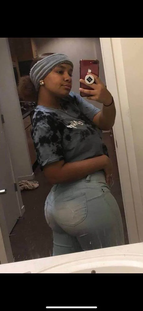Ebony t33n butt ass naked 🤤 image 2