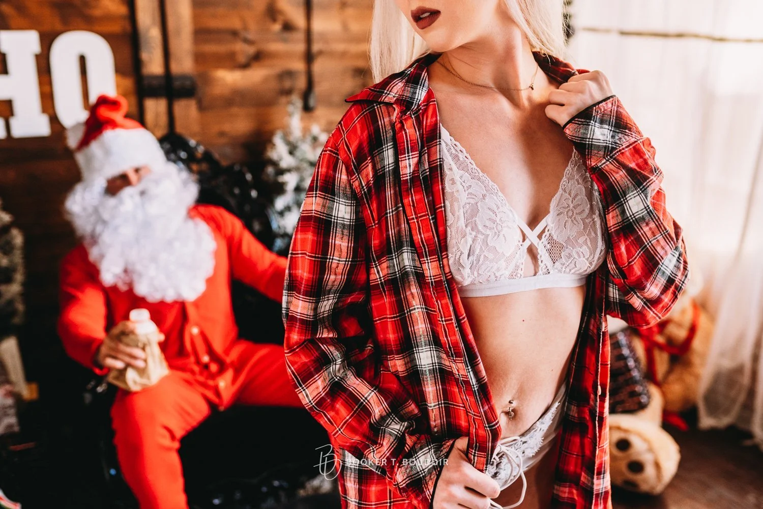 Eve is so on the naughty list boudoir image 5