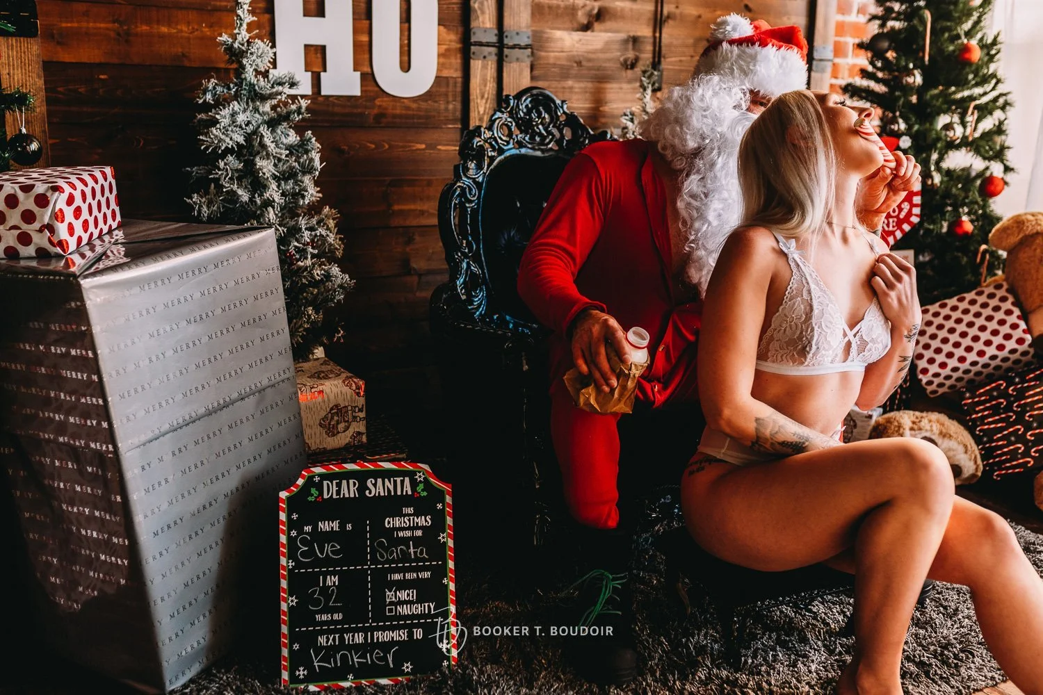 Eve is so on the naughty list boudoir image 8