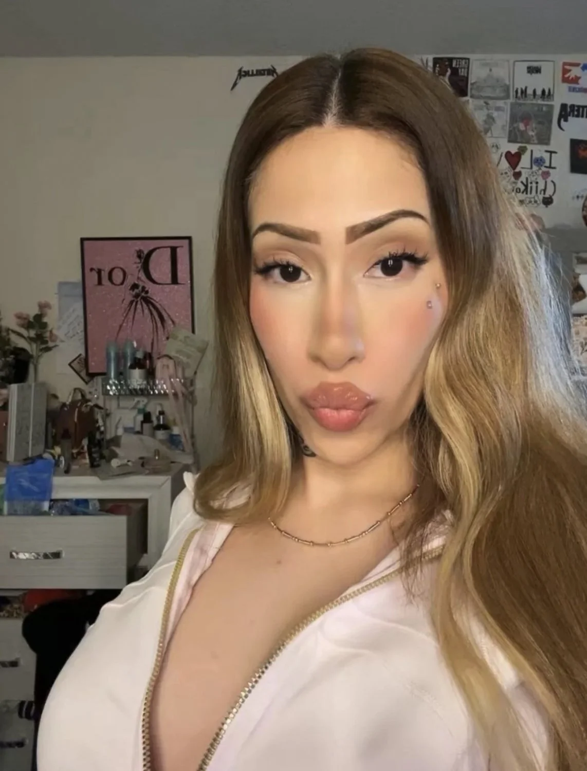 Ghetto Latina slut showing off her fat ass image 4