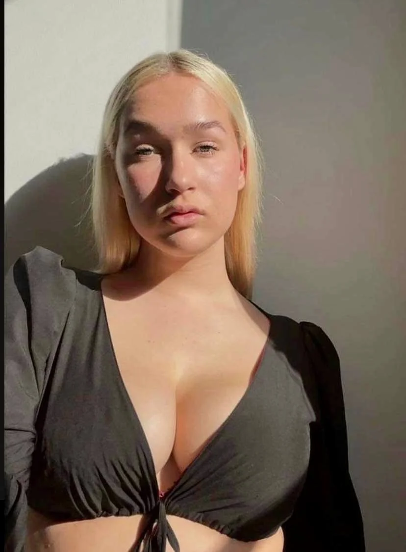 Finnish influencer Elina Pakanen and her big tits image 28