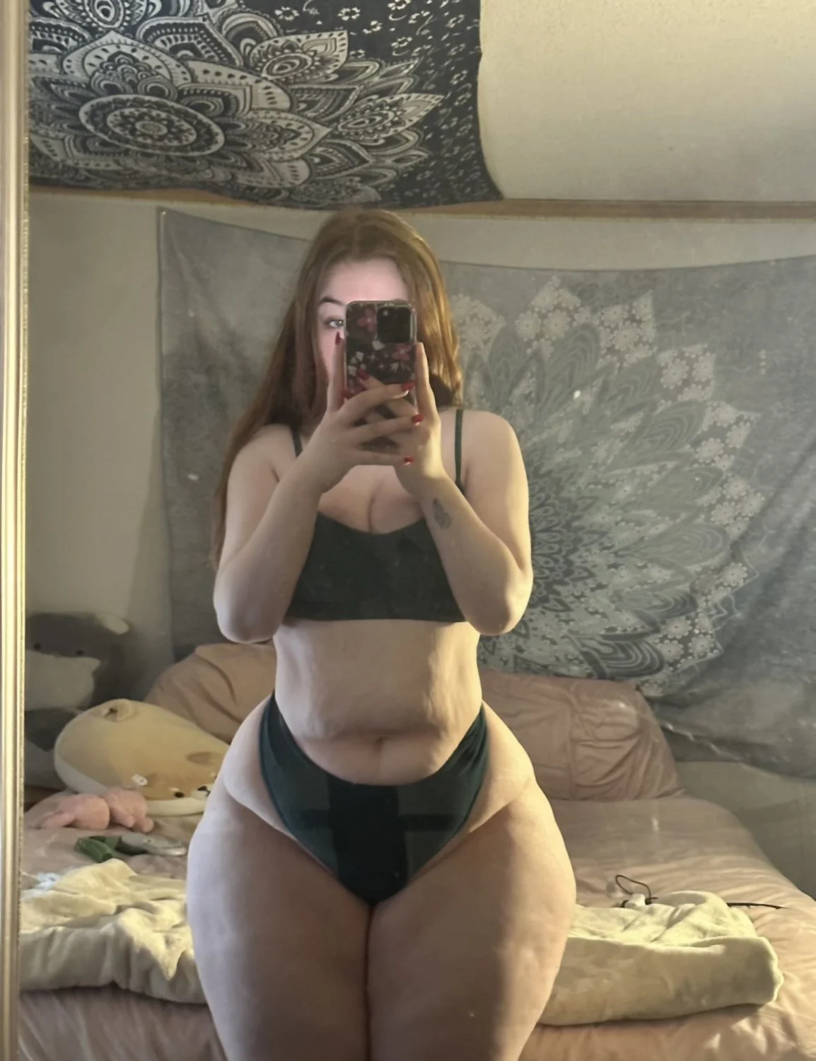 A Twitter Super thicc white alt girl image 37