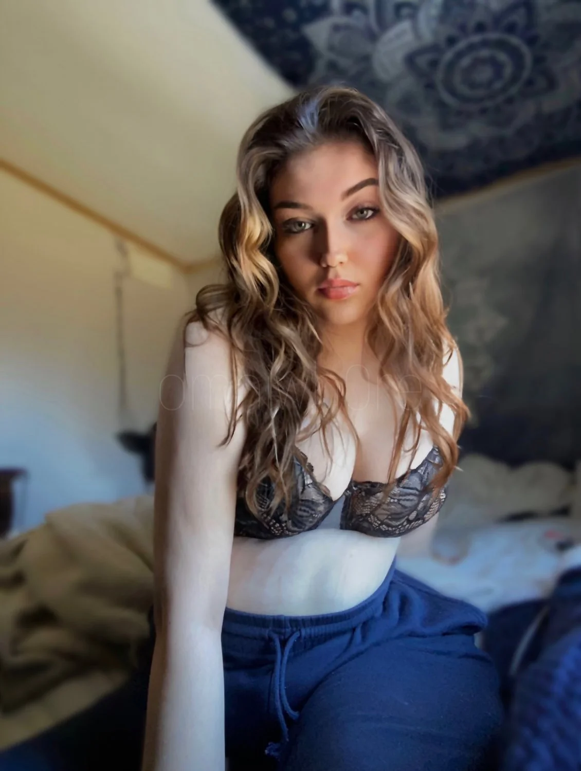 A Twitter Super thicc white alt girl image 6