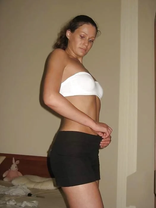 Amateur girlfriend getting fingered in the ass and fucked like a whore image 4