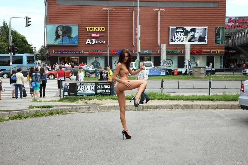 Only One Naked 10 image 33