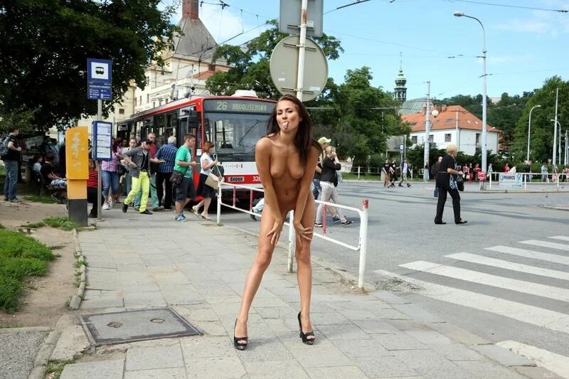 Only One Naked 10 image 5